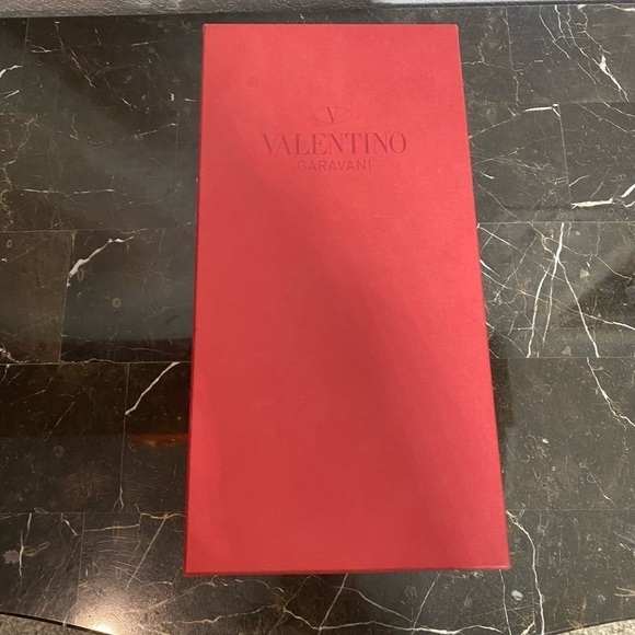 Valentino Garavani Roman Stud flat leather sandals black and gold - Picture 6 of 14